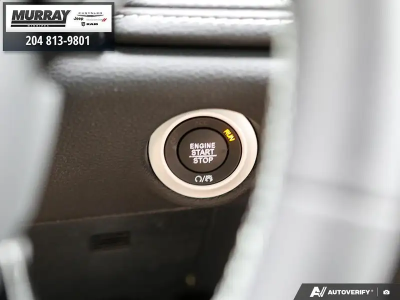 2026 Chrysler Pacifica Select AWD, černá, 27 km, dovoz Kanada — foto 7 z 12
