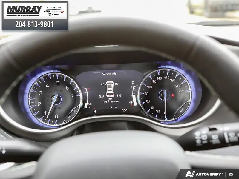 2026 Chrysler Pacifica Select AWD, černá, 27 km, dovoz Kanada — foto 9 z 12
