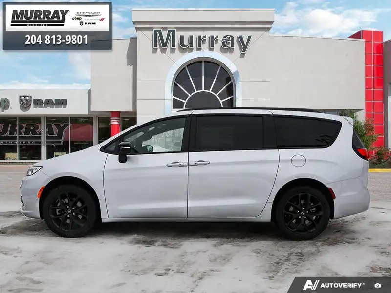 2026 Chrysler Pacifica Select AWD, stříbrná, 27 km, dovoz Kanada — foto 2 z 12