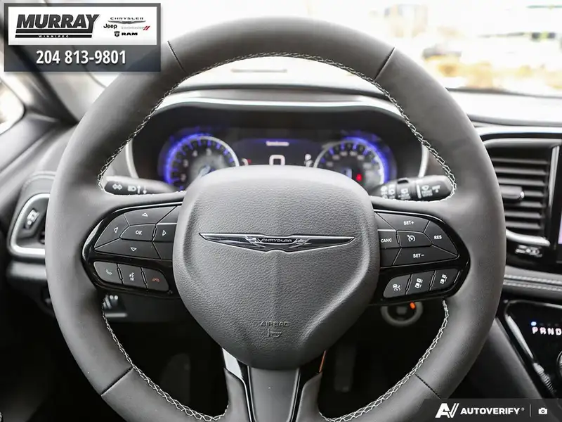 2026 Chrysler Pacifica Select AWD, stříbrná, 27 km, dovoz Kanada — foto 3 z 12