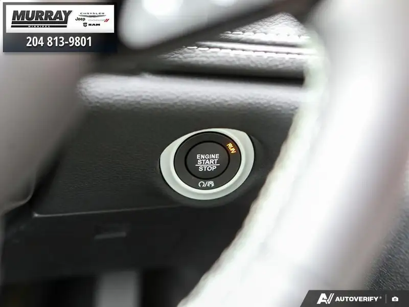2026 Chrysler Pacifica Select AWD, stříbrná, 27 km, dovoz Kanada — foto 7 z 12