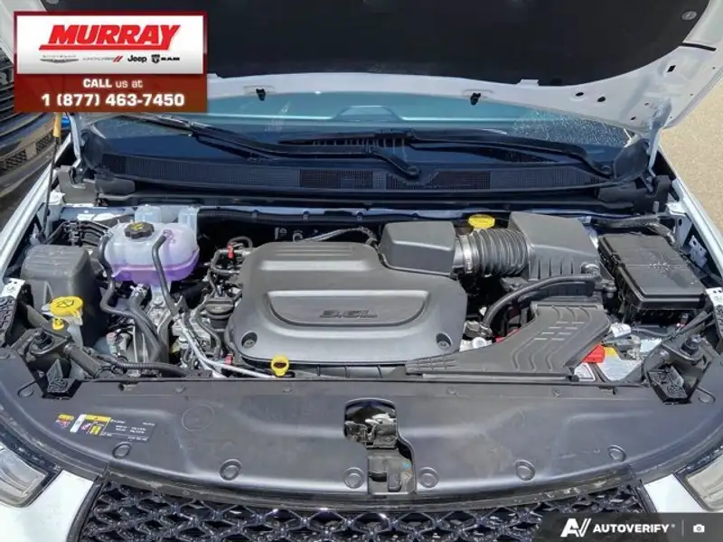 2026 Chrysler Pacifica Select, bílá, 10 km, dovoz Kanada — foto 10 z 12