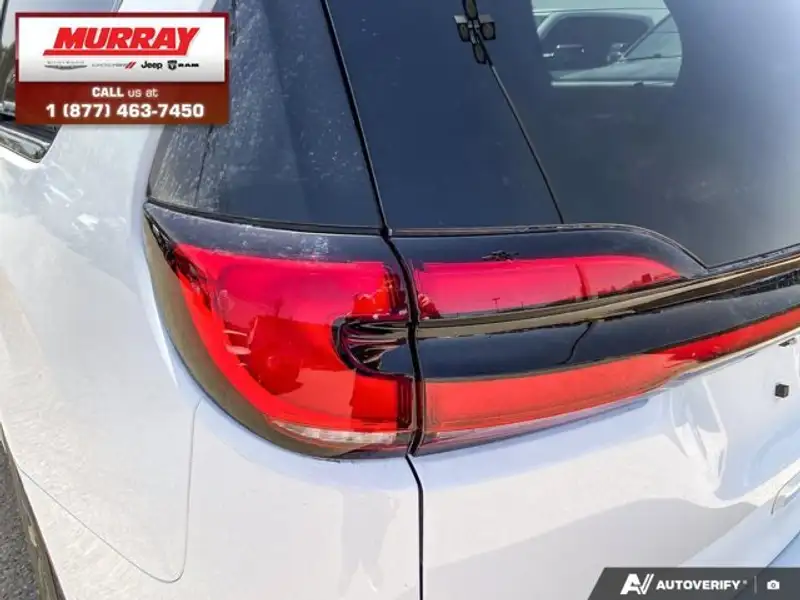 2026 Chrysler Pacifica Select, bílá, 10 km, dovoz Kanada — foto 11 z 12