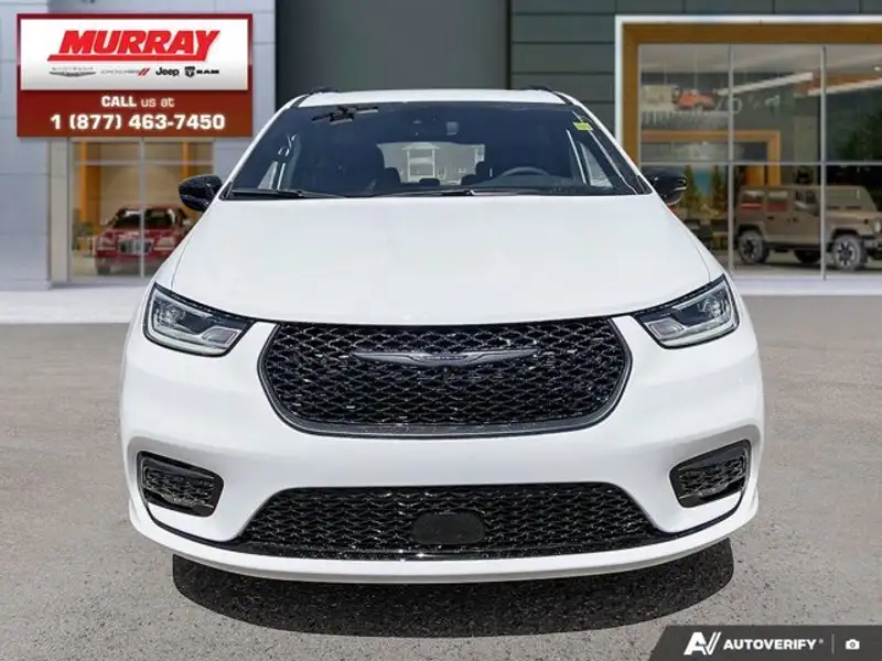 2026 Chrysler Pacifica Select, bílá, 10 km, dovoz Kanada — foto 2 z 12