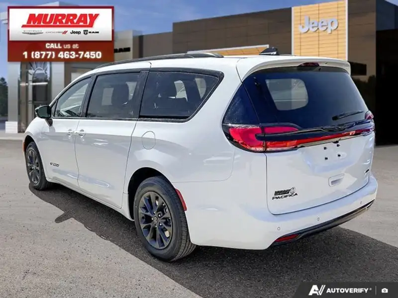2026 Chrysler Pacifica Select, bílá, 10 km, dovoz Kanada — foto 4 z 12