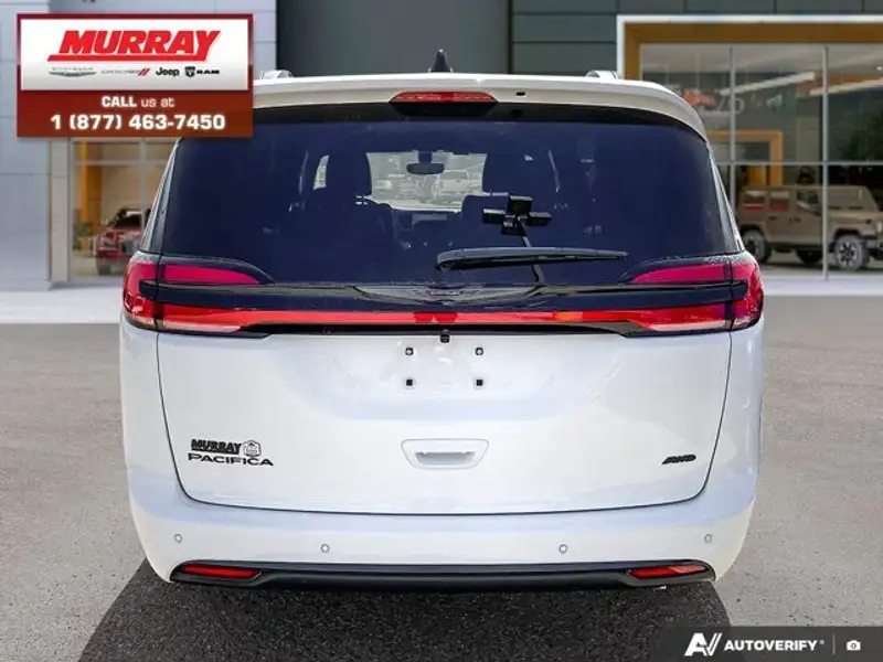 2026 Chrysler Pacifica Select, bílá, 10 km, dovoz Kanada — foto 5 z 12