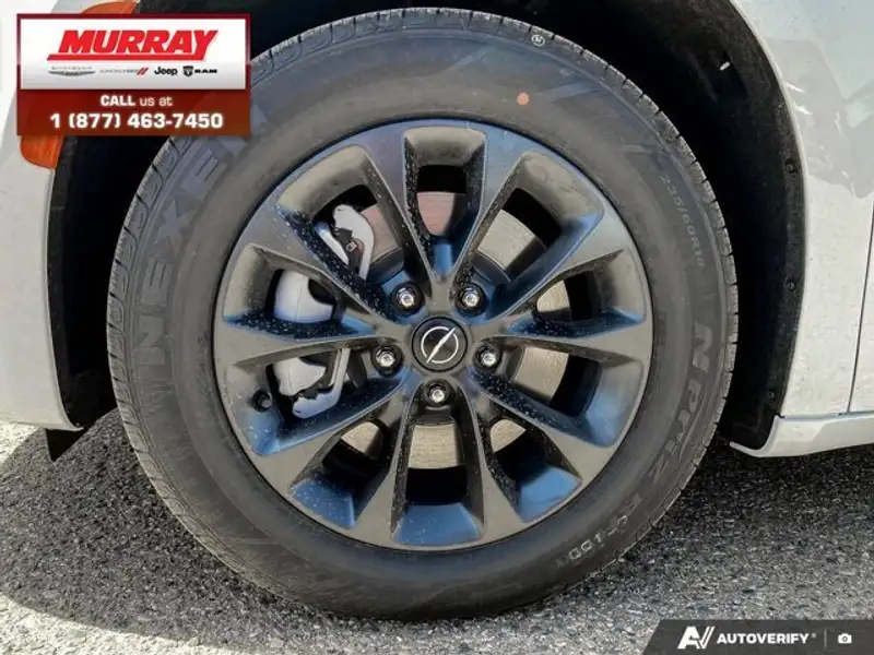 2026 Chrysler Pacifica Select, bílá, 10 km, dovoz Kanada — foto 6 z 12