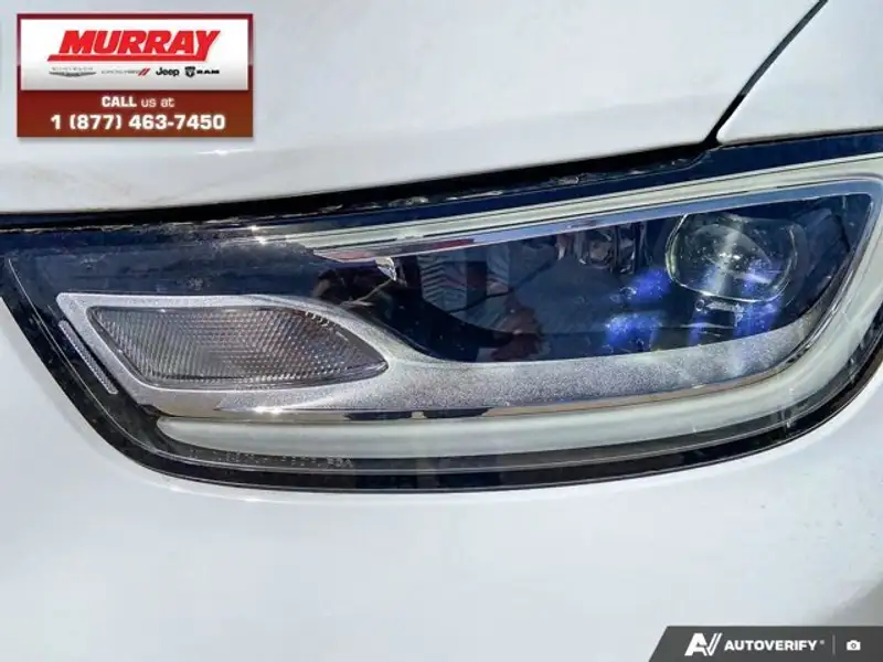 2026 Chrysler Pacifica Select, bílá, 10 km, dovoz Kanada — foto 8 z 12