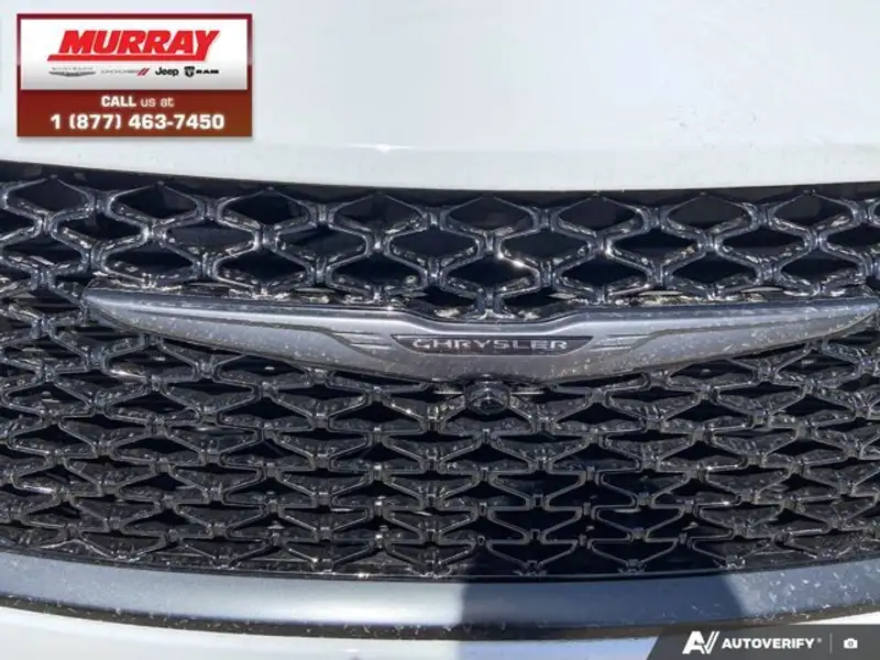 2026 Chrysler Pacifica Select, bílá, 10 km, dovoz Kanada — foto 9 z 12