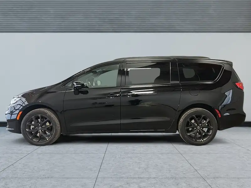 2026 Chrysler Pacifica, černá, 10 km, dovoz Kanada — foto 6 z 12