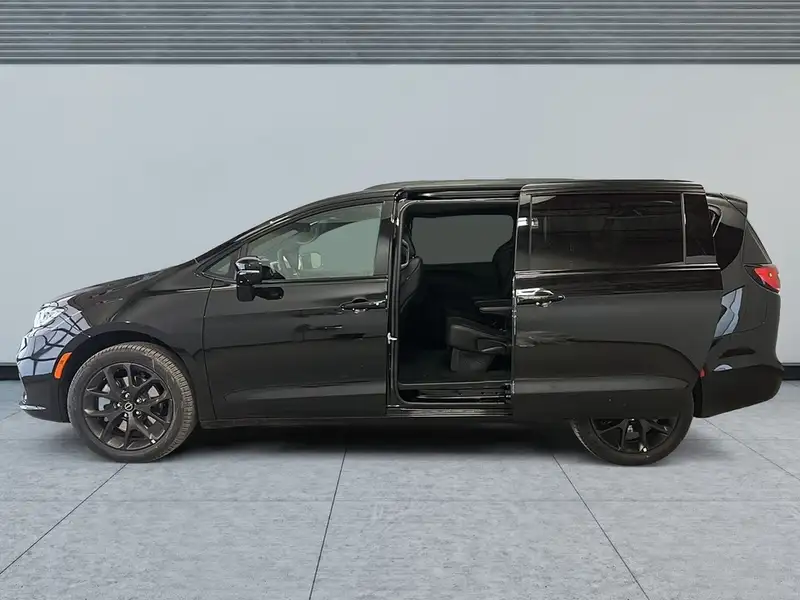 2026 Chrysler Pacifica, černá, 10 km, dovoz Kanada — foto 7 z 12