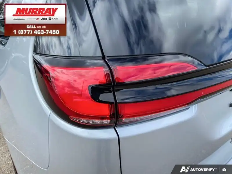 2026 Chrysler Pacifica Select, stříbrná, 10 km, dovoz Kanada — foto 11 z 12