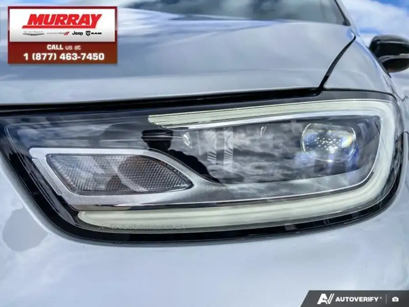 2026 Chrysler Pacifica Select, stříbrná, 10 km, dovoz Kanada — foto 8 z 12