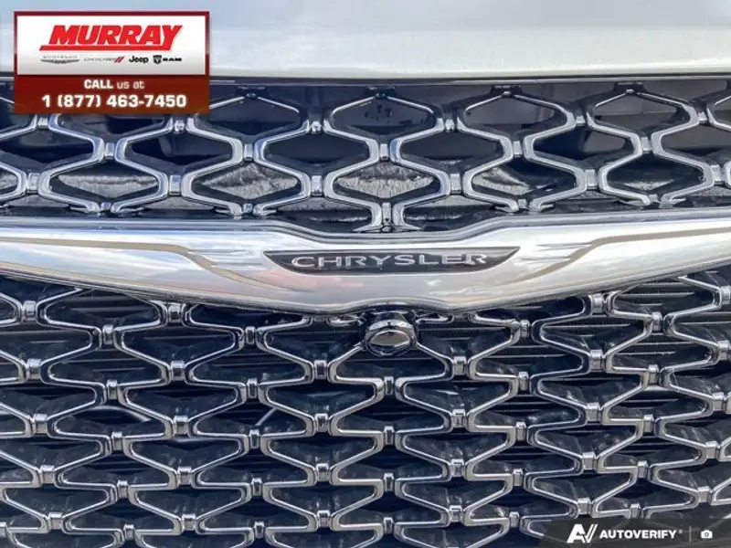 2026 Chrysler Pacifica Select, stříbrná, 10 km, dovoz Kanada — foto 9 z 12