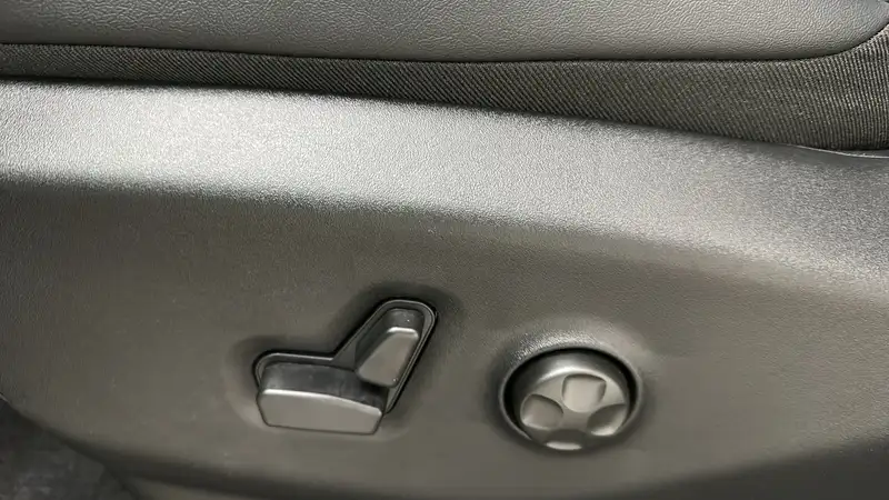 2027 Chrysler Pacifica Select, černá, 15 km, dovoz Kanada — foto 10 z 12