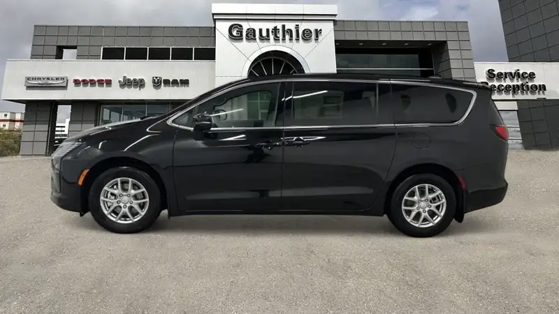 2027 Chrysler Pacifica Select, černá, 15 km, dovoz Kanada — foto 3 z 12