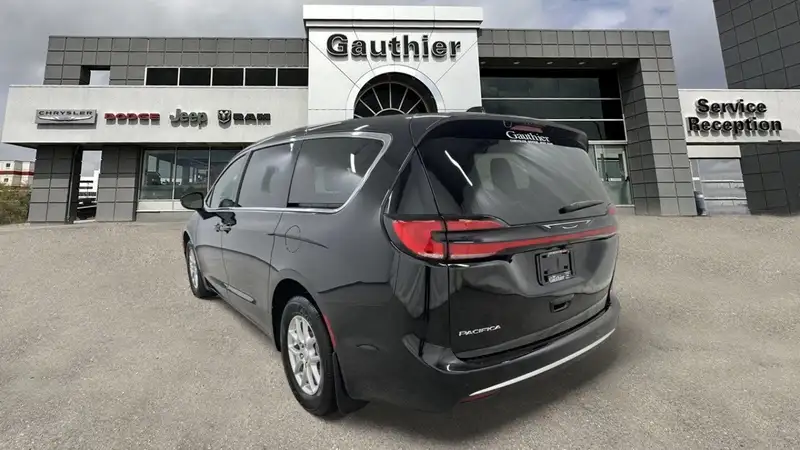 2027 Chrysler Pacifica Select, černá, 15 km, dovoz Kanada — foto 4 z 12