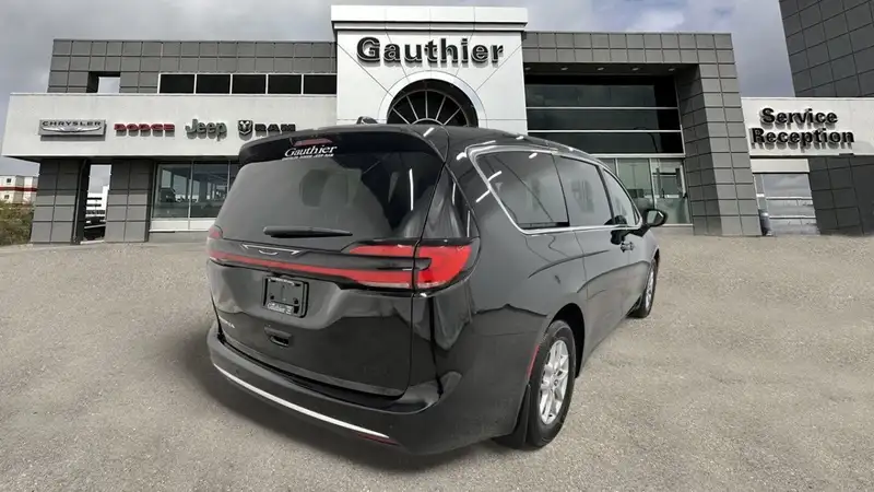 2027 Chrysler Pacifica Select, černá, 15 km, dovoz Kanada — foto 6 z 12