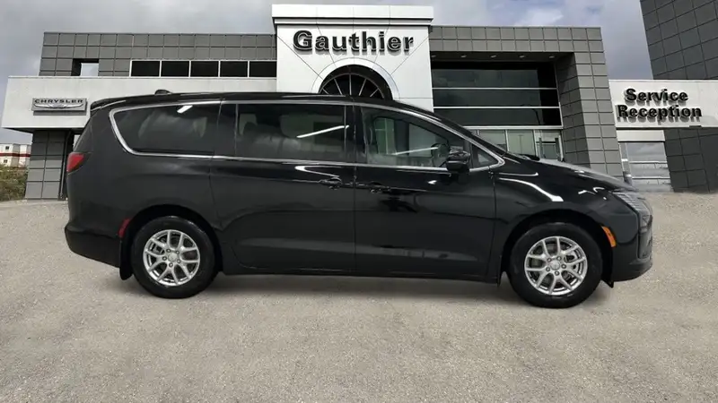 2027 Chrysler Pacifica Select, černá, 15 km, dovoz Kanada — foto 7 z 12
