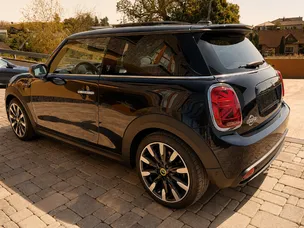 2023 MINI Cooper E, 20 009 km, Slovensko — foto 4 z 5