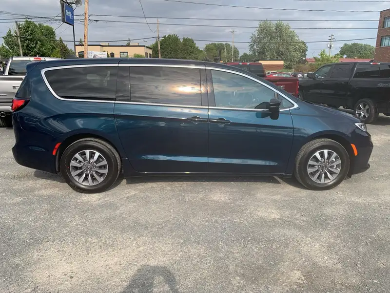 2025 Chrysler Pacifica Select 2WD, modrá, dovoz Kanada — foto 3 z 12