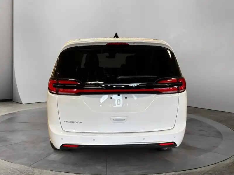 2027 Chrysler Pacifica Select, bílá, dovoz Kanada — foto 4 z 12