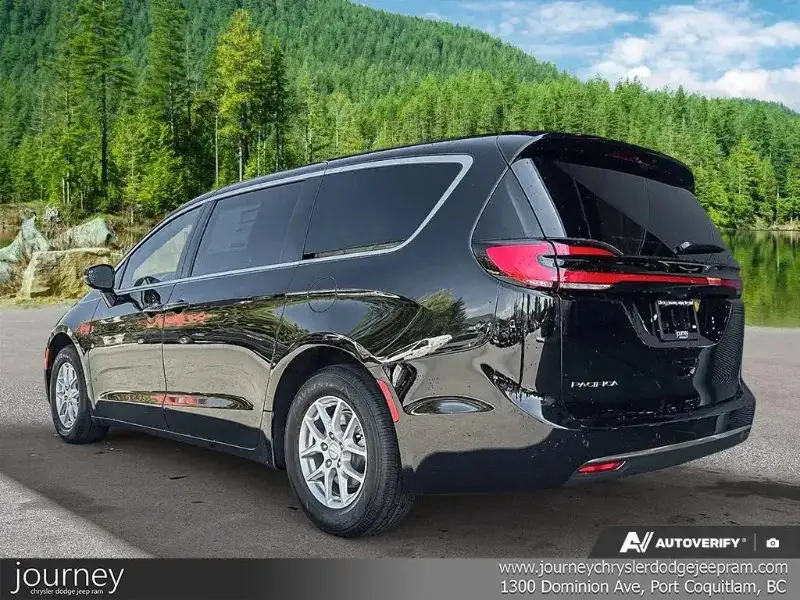 2027 Chrysler Pacifica Select, černá, 18 km, dovoz Kanada — foto 4 z 12