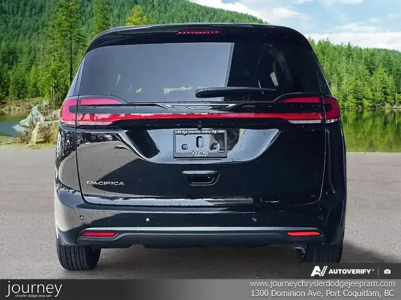 2027 Chrysler Pacifica Select, černá, 18 km, dovoz Kanada — foto 5 z 12