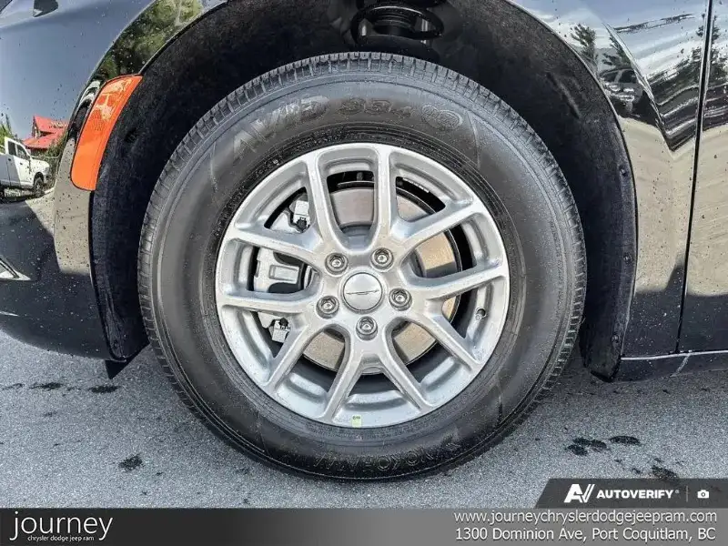 2027 Chrysler Pacifica Select, černá, 18 km, dovoz Kanada — foto 6 z 12