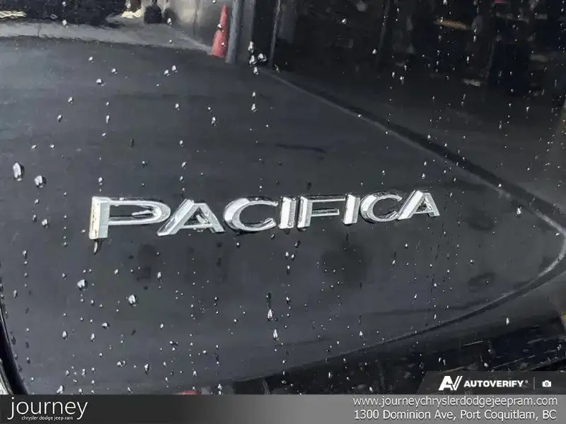 2027 Chrysler Pacifica Select, černá, 18 km, dovoz Kanada — foto 8 z 12
