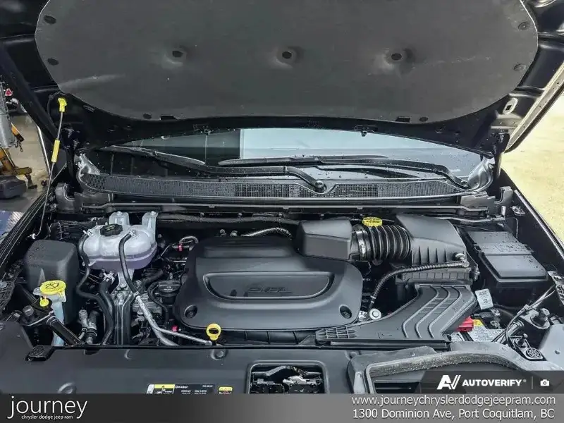 2027 Chrysler Pacifica Select, černá, 18 km, dovoz Kanada — foto 9 z 12