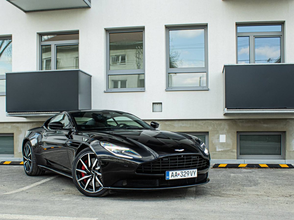 2017 Aston Martin DB, 113 160 km, Slovensko — foto 1