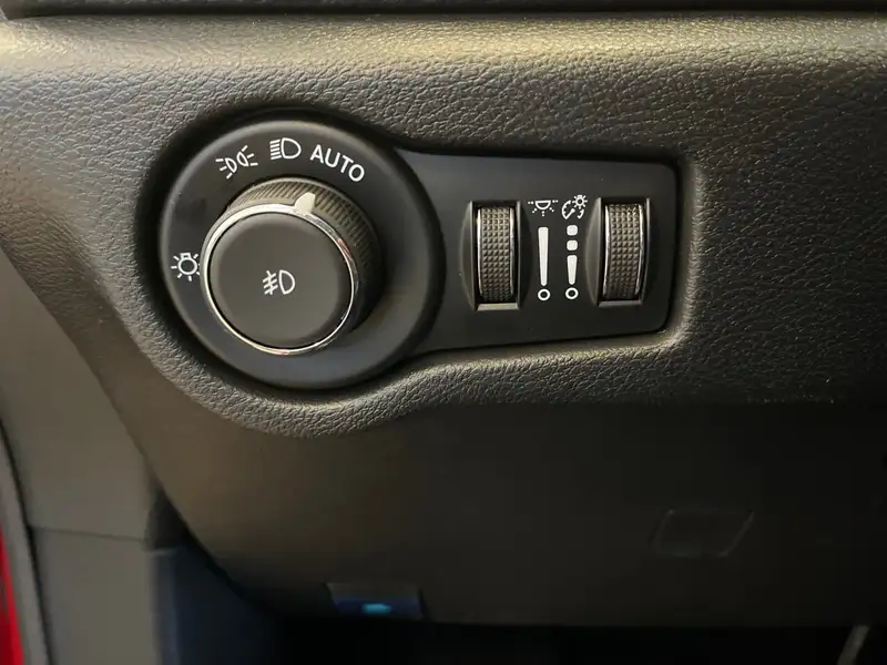 2026 Chrysler Pacifica Select, červená, 101 km, dovoz Kanada — foto 10 z 12