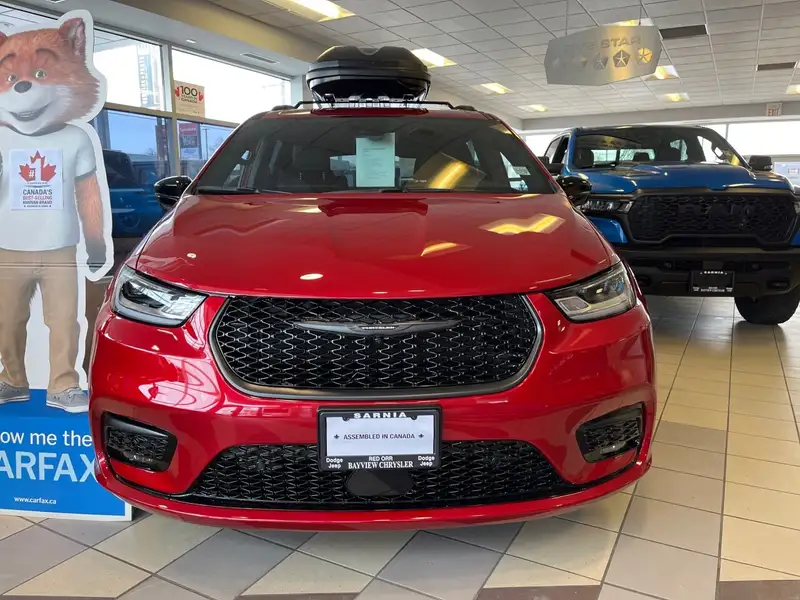 2026 Chrysler Pacifica Select, červená, 101 km, dovoz Kanada — foto 7 z 12