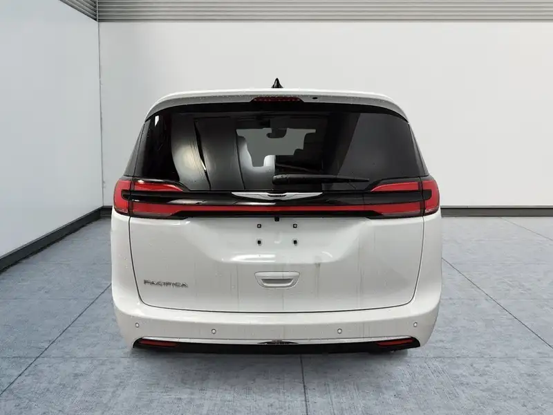 2026 Chrysler Pacifica select TI, bílá, 10 km, dovoz Kanada — foto 5 z 12