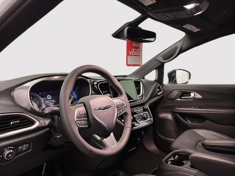 2026 Chrysler Pacifica select TI, bílá, 10 km, dovoz Kanada — foto 6 z 12