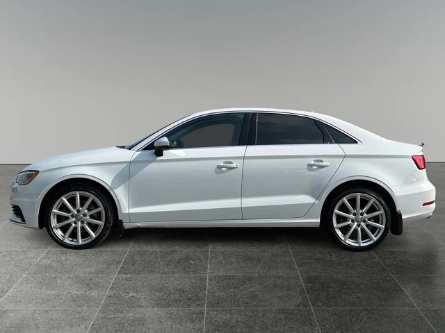 2016 Audi A3 2.0T Progressiv, bílá, 173 589 km, dovoz Kanada — foto 2 z 17