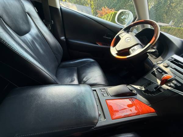 2010 Lexus, dovoz Kanada — foto 10 z 12