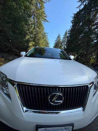2010 Lexus, dovoz Kanada — foto 2 z 12