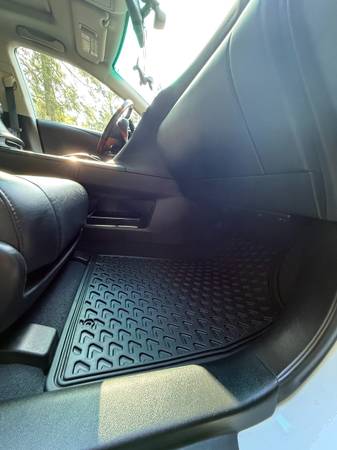 2010 Lexus, dovoz Kanada — foto 7 z 12