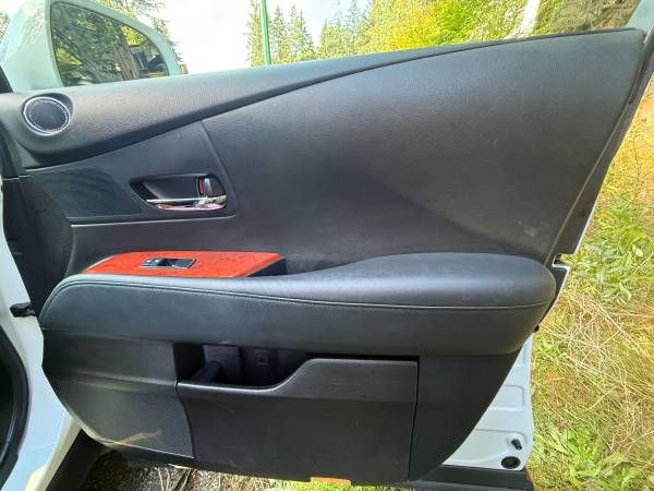 2010 Lexus, dovoz Kanada — foto 8 z 12