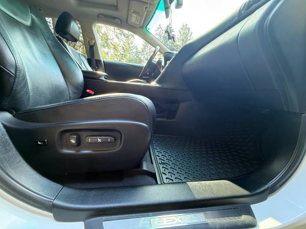 2010 Lexus, dovoz Kanada — foto 9 z 12