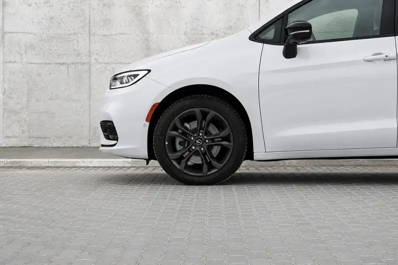 2026 Chrysler Pacifica SELECT, bílá, 0 km, dovoz Kanada — foto 10 z 12