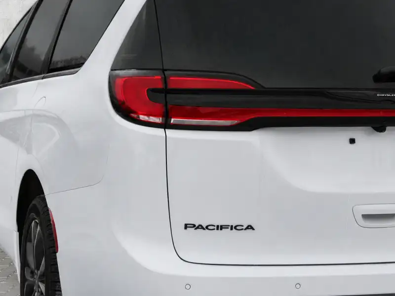 2026 Chrysler Pacifica SELECT, bílá, 0 km, dovoz Kanada — foto 6 z 12