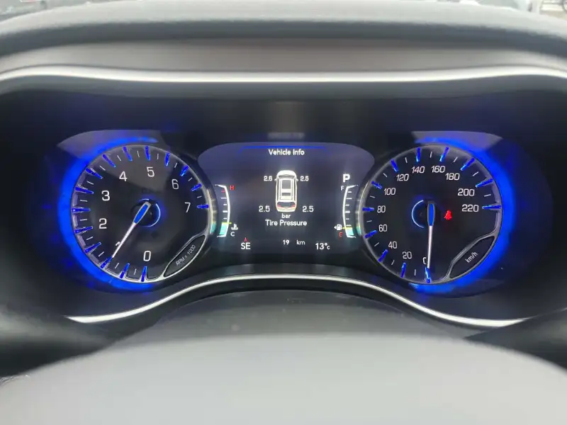 2027 Chrysler Pacifica SELECT, bílá, 21 km, dovoz Kanada — foto 12 z 12