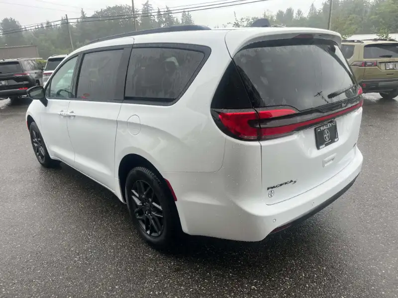 2027 Chrysler Pacifica SELECT, bílá, 21 km, dovoz Kanada — foto 5 z 12