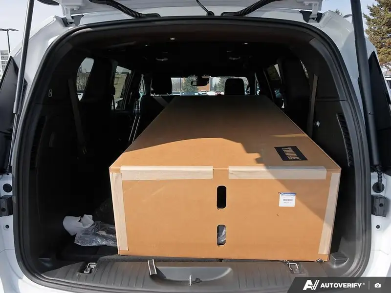 2026 Chrysler Pacifica Select, bílá, 0 km, dovoz Kanada — foto 11 z 12