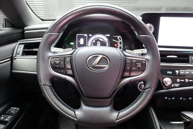 2025 Lexus ES LUXURY, stříbrná, 13 384 km, dovoz Kanada — foto 11 z 20