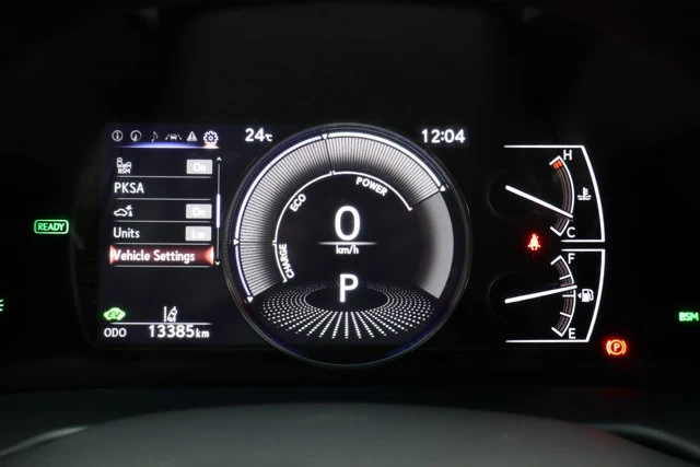 2025 Lexus ES LUXURY, stříbrná, 13 384 km, dovoz Kanada — foto 12 z 20