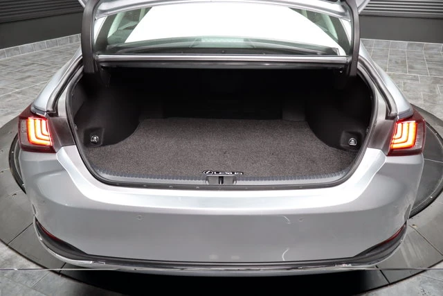 2025 Lexus ES LUXURY, stříbrná, 13 384 km, dovoz Kanada — foto 5 z 20